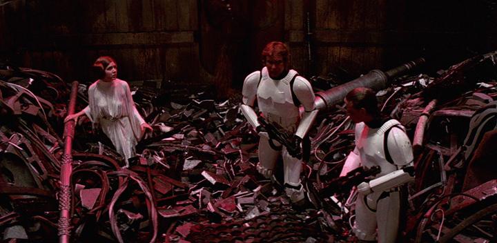 Resultado de imagem para compactador de lixo star wars episódio 4